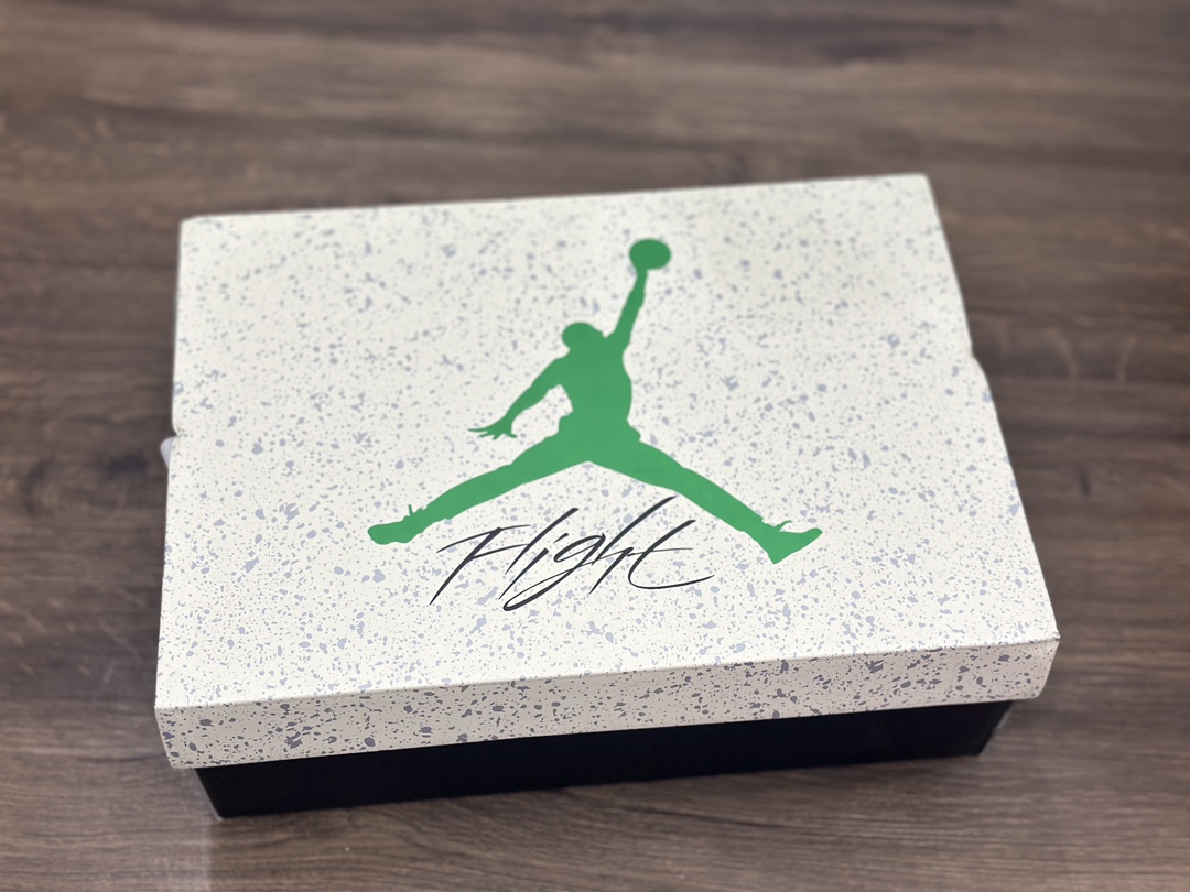 Air Jordan AJ4 RM 重制版低帮复古篮球鞋 黑白 FQ7939-100