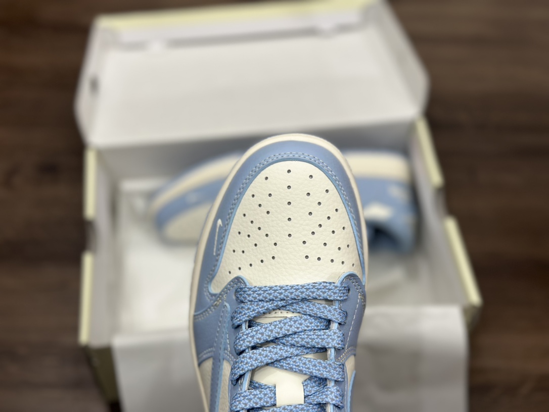 Nike Air Jordan 1 Low 白蓝倒钩乔1低帮篮球鞋 BB6588-101