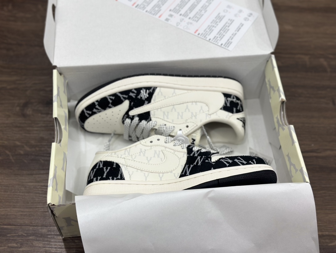 Nike Air Jordan 1 Low 黑白倒钩乔1低帮篮球鞋 SJ2068-104