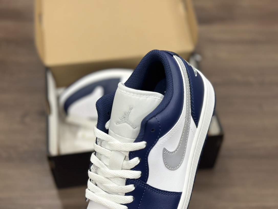 Nike Air Jordan 1 Low 白蓝倒钩乔1低帮篮球鞋 553558-141