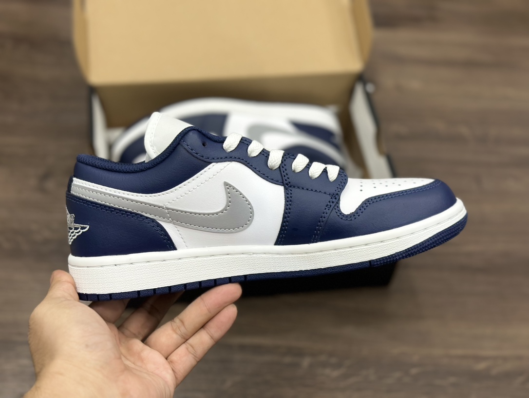 Nike Air Jordan 1 Low 白蓝倒钩乔1低帮篮球鞋 553558-141