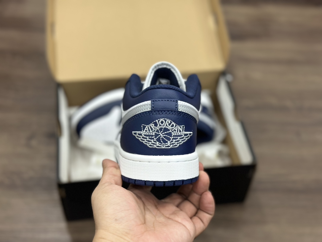 Nike Air Jordan 1 Low 白蓝倒钩乔1低帮篮球鞋 553558-141