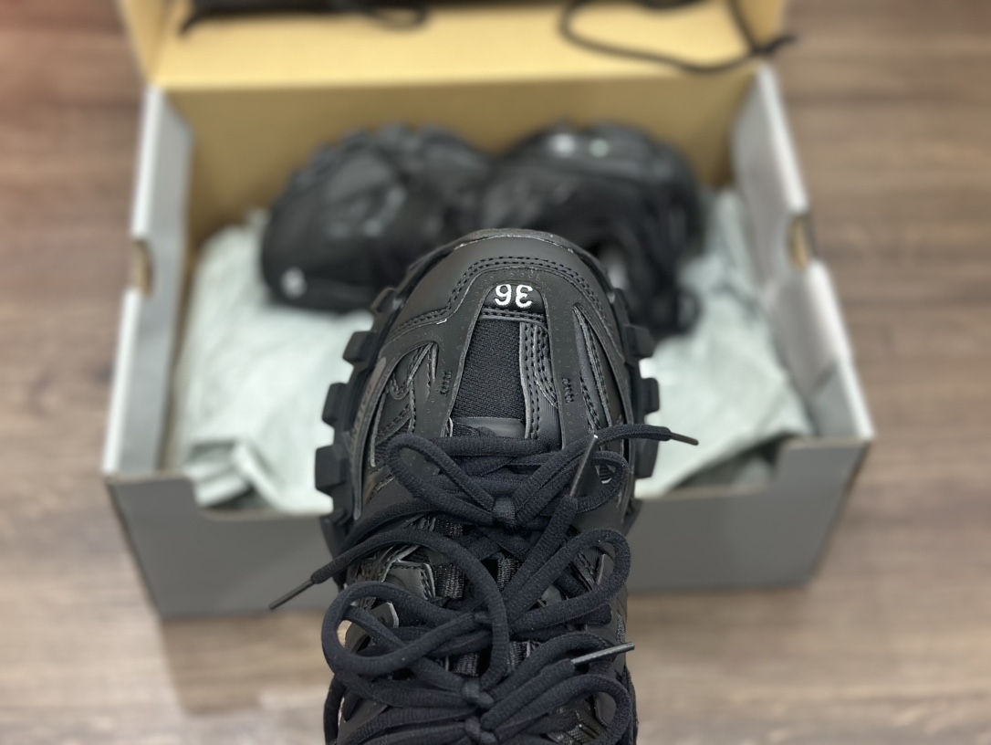 Balenciaga巴黎世家 Trak Laces 织物 3代袜套绑带款 786283 W3CO1 1000