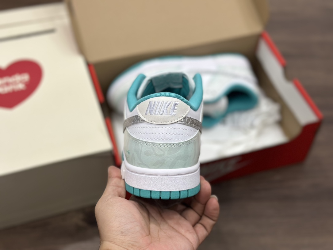 SB dunk Low 青绿白 情人节 低帮休闲运动滑板板鞋T DV0833-102