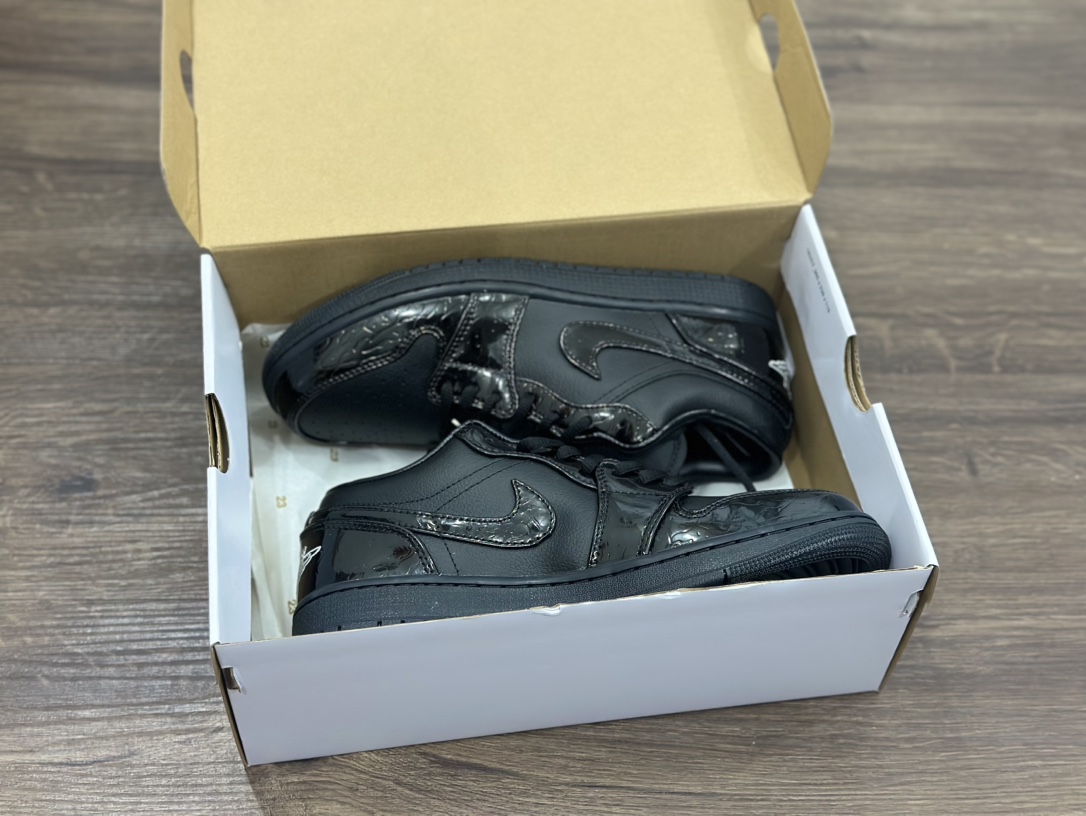 Nike Air Jordan 1 Low 漆皮黑 乔1低帮篮球鞋  HJ7743-010