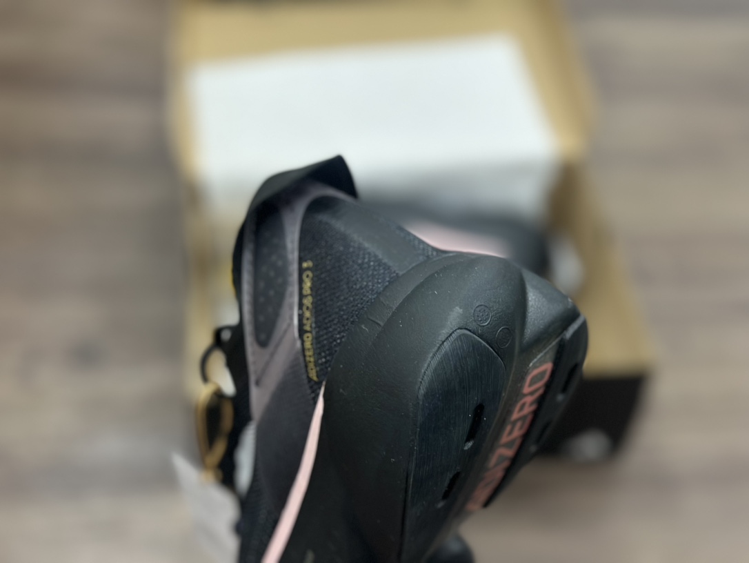 adid Adizero Adios Pro 3 舒适百搭减震防滑耐磨 低帮 碳板 马拉松跑步鞋  IG6431