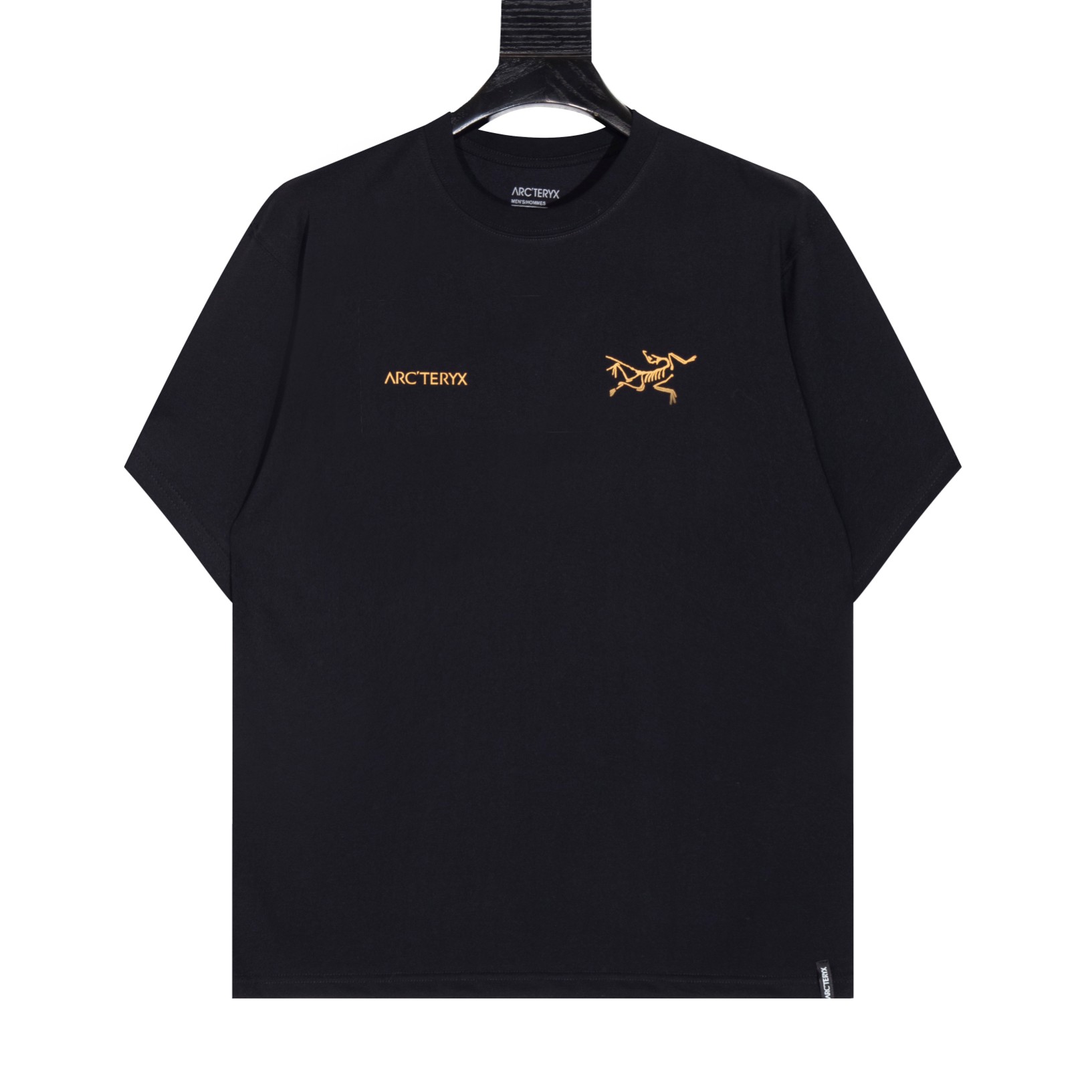 La camiseta Arc'teryx ARC23SS de manga corta con doble estampado en el pecho está confeccionada con tejido de…