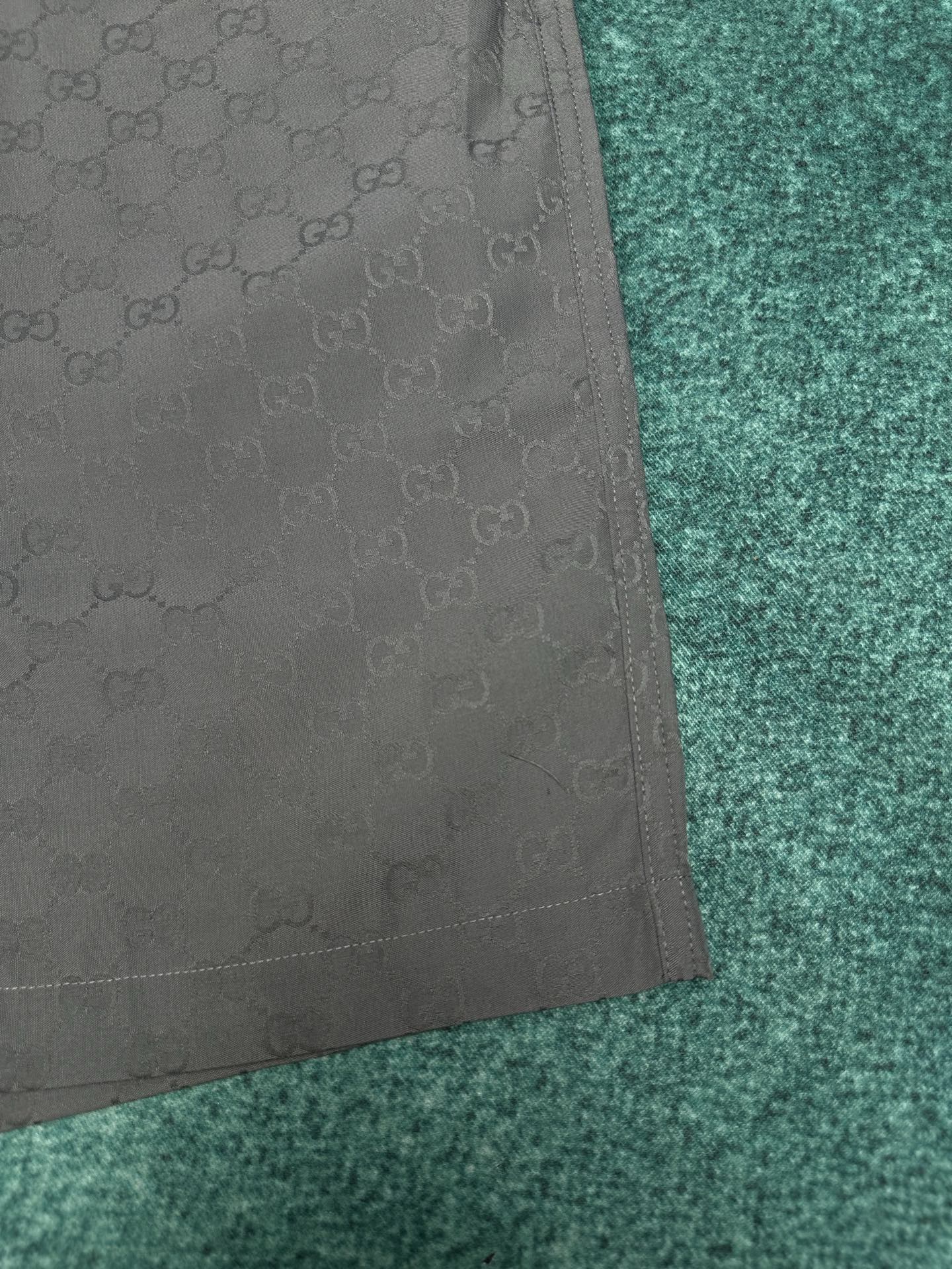 Gucci G家 26SS GG图案通过不同的纺织工艺呈现