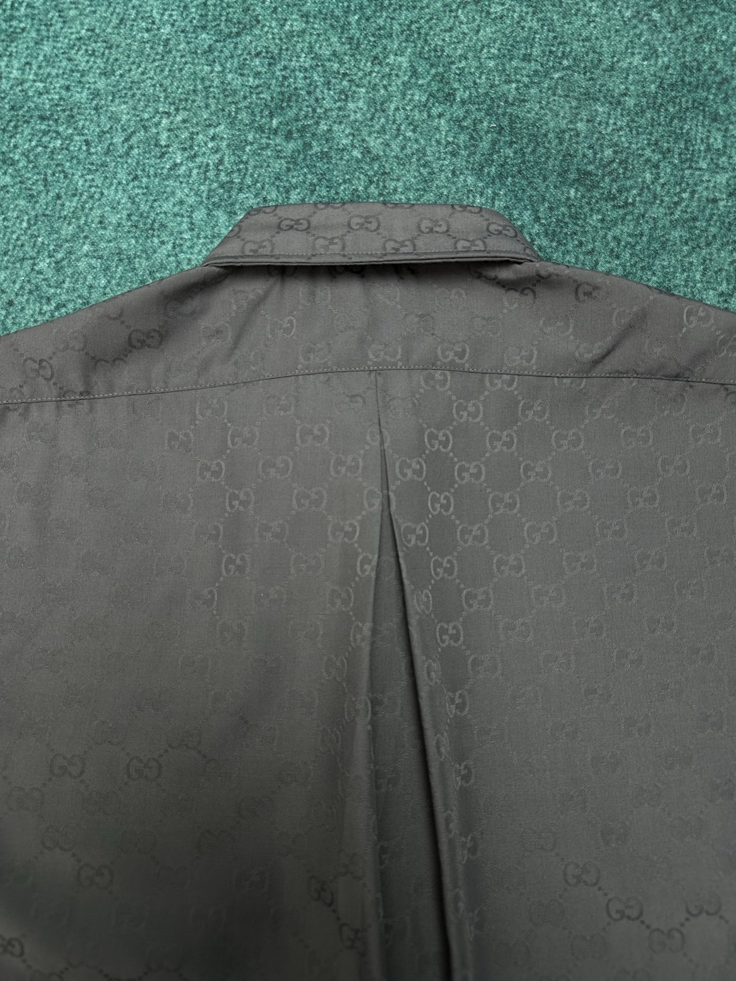 Gucci G家 26SS GG图案通过不同的纺织工艺呈现