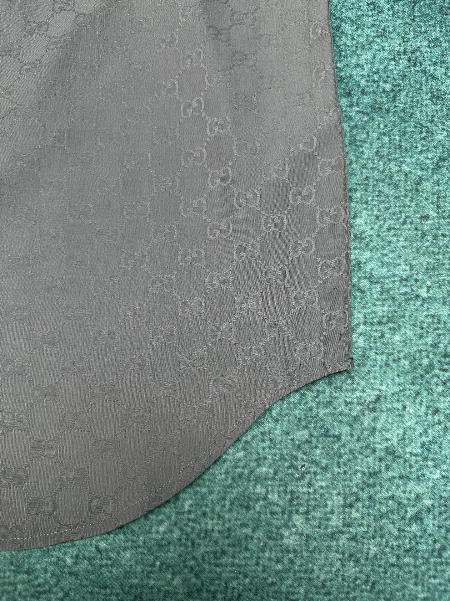 Gucci G家 26SS GG图案通过不同的纺织工艺呈现