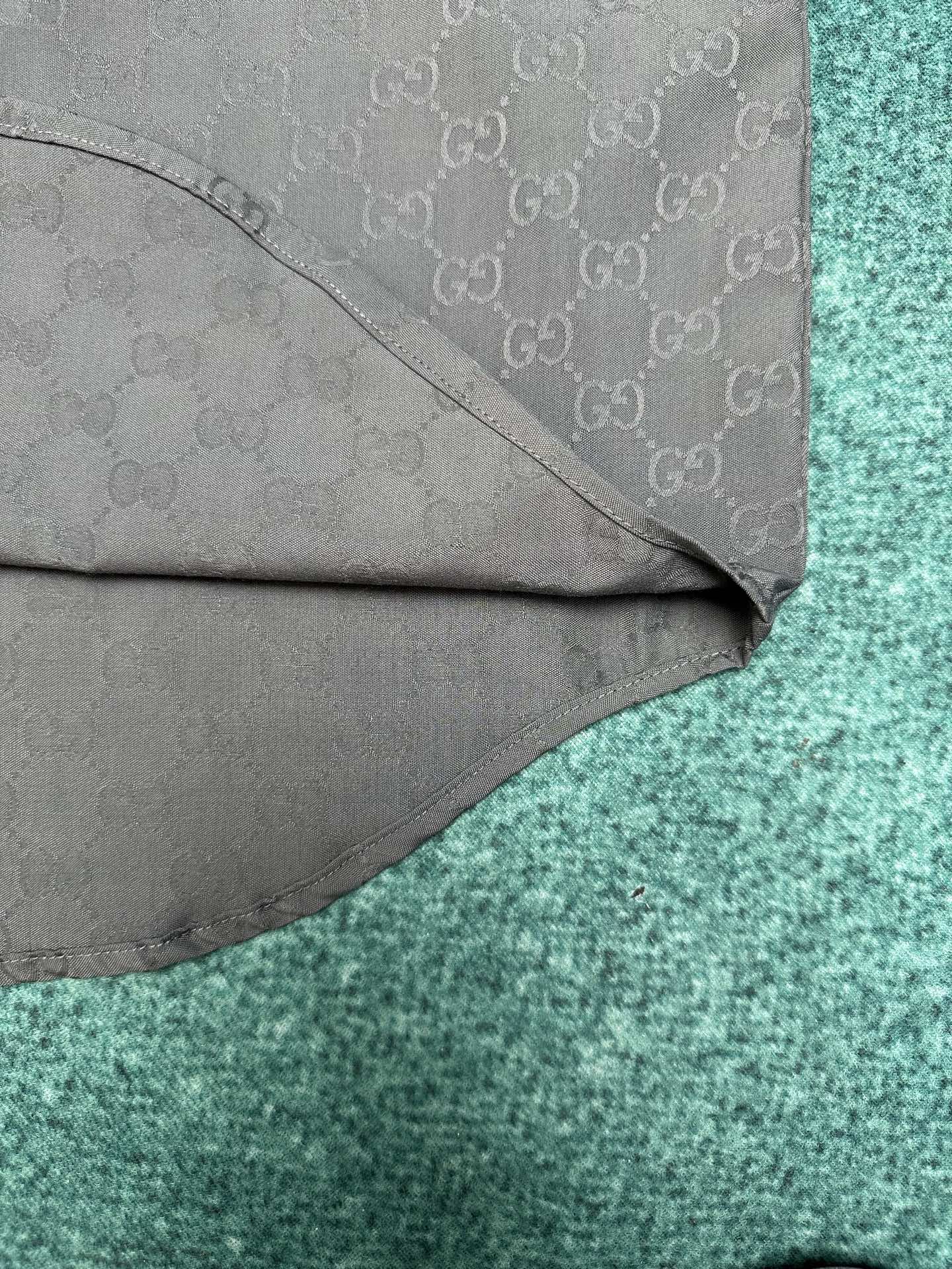 Gucci G家 26SS GG图案通过不同的纺织工艺呈现
