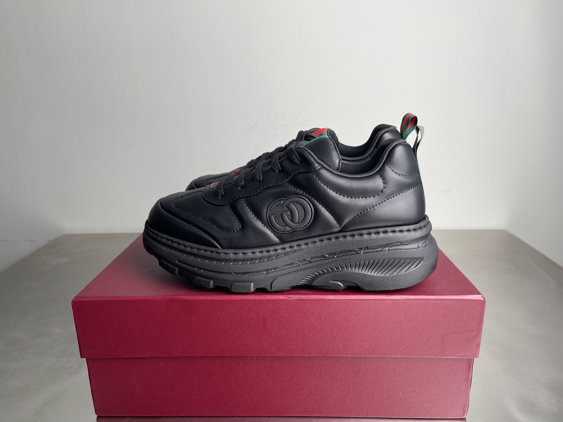 NO:665009,GUCCI Fashionable, comfortable and versatile low-top lifestyle sneakers for men, sizes 39-44 (38 45 customized),,gucci,gucci,sneakers19860909GUCCI古驰 时尚舒适百搭 低帮 生活休闲运动鞋 男款 尺码39-44（38 45定做）,,gucci,gucci,sneakers,Men's shoes