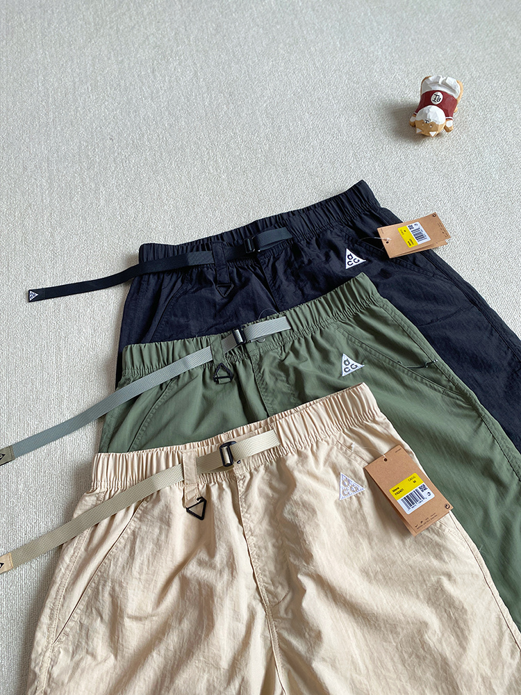 NIKE ACG 运动工装短裤服装 4