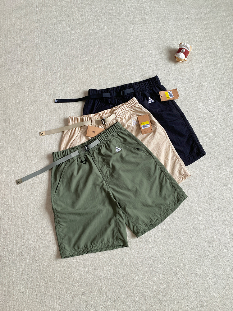 NIKE ACG 运动工装短裤服装 3
