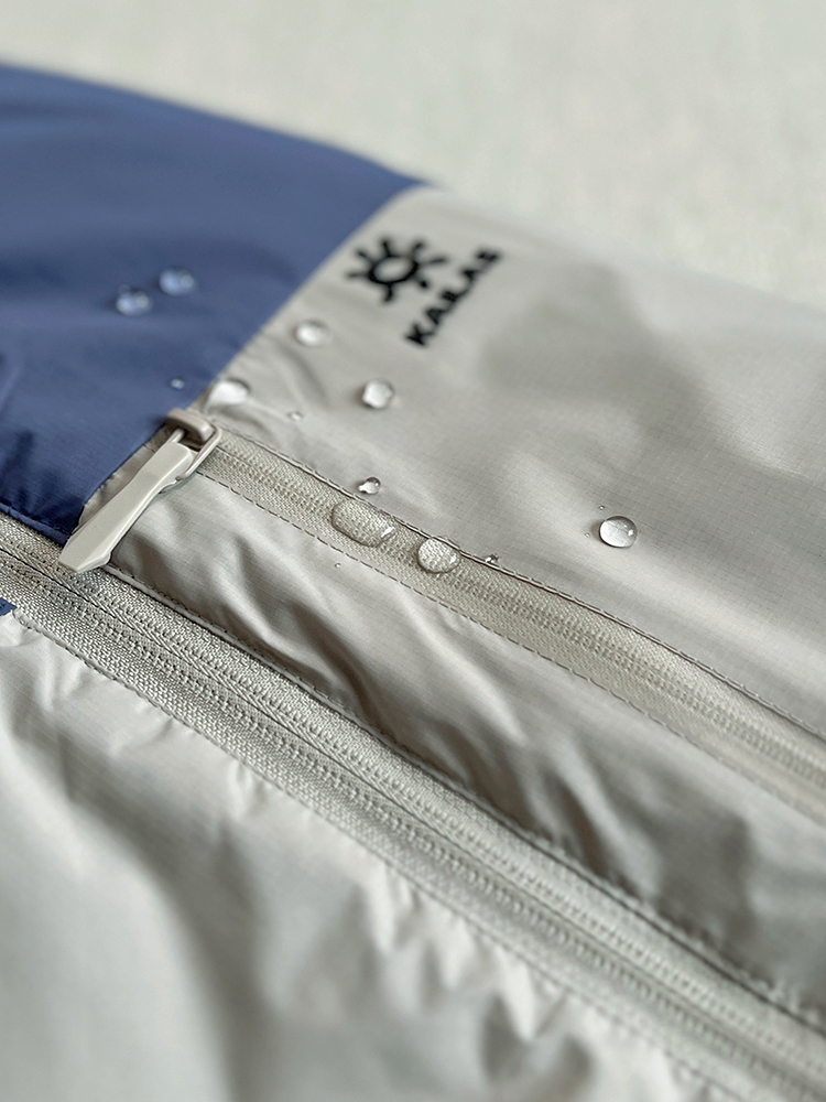 p210💰,
KAILAS/凯乐石棉服!男女同款保暖防寒棉服!人手必备!百搭王者!时尚感与保暖兼容的一款!看惯了千篇一律的纯色系列,来点不一样的吧!拼色款他来啦!高级感拉满的一款!胸前精致口袋+内里定格锁温!下摆处抽绳设计,加上防风袖口每一处都体现出完美!KAILAS|全新科技来咯!这是一款可日常通勤外穿可做硬壳冲锋衣保暖层,也可满足山地生活寒冷环境下设计的科技加热棉服 具备轻量保暖性、透气性和抗菌性 作保暖外套穿着应对冬天室内室外温差变化较大情况能够恒定保温,穿着不臃肿 核心区采用智能控温科技能自主感知外部温度从而调整形态,对比同重量材质更轻 更保暖 模块化区域设计!易汗区透汽系统帮助快速散热,加速运动排汗透气更舒适!
颜色:黑灰拼!蓝白拼!
尺码:S M L XL 2XL