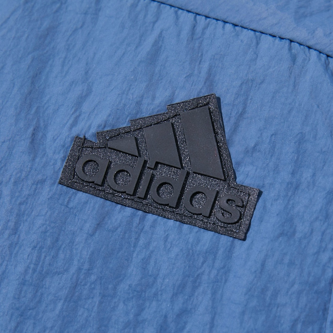 💰110
陈靖可remake adidas climacool同款
阿迪达斯25年夏季新款推出专为夏日定制,透气舒适轻便,机能风,百搭潮流仿生演绎,更具吸引力;轻运动风格穿搭。
夏季怎么可以少得了清风呢,舒适透气还适合日常运动穿着,简直不要太好穿啦!
告别繁忙的日常,开启一段崭新的旅程。这款 adidas梭织夹克外套,为都市探索者打造,从美术馆到咖啡馆,皆有舒适相伴。配拉链袋,方便收纳随身小物;风格时尚简约,适合多种场合穿着。让它与你相伴,一起发现城市的新风景UPF50+抵御紫外线,无惧烈日
高防晒凉感面料可收纳可防风,内搭白色T恤下穿短裤和最新清风系列运动鞋好看又好穿搭,上街的收藏单品!
-colour:白色、藏青
-size:M、L、XL
袖长 胸围 衣长
M 80 115 74
L 82 119 76
XL 84 123 78
温馨'提示:手工平铺测量,误差在1-3cm内属于正常范围