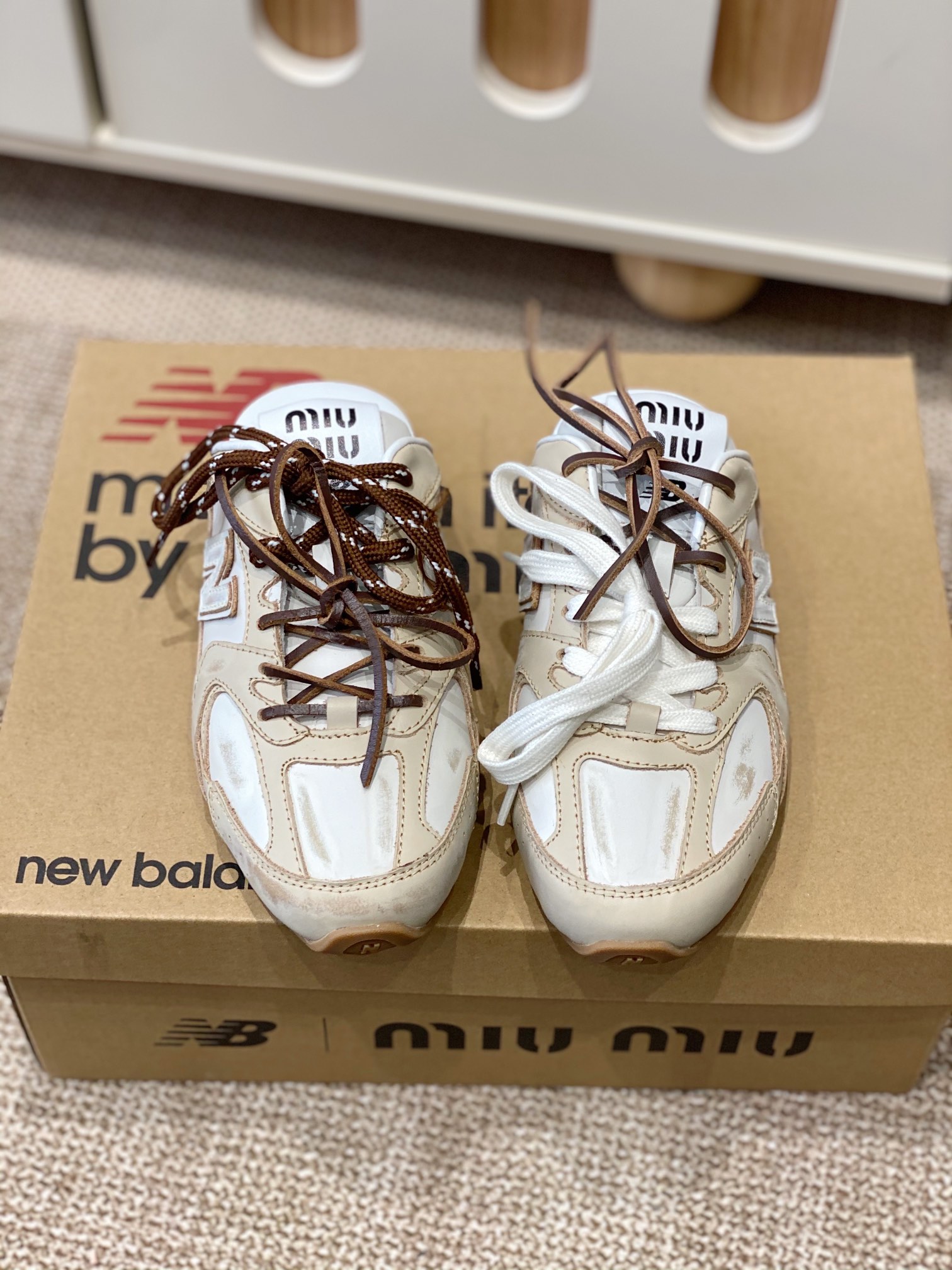 NO:236795,Rubbed cowhide (3 colors) Miumi*u X New Balanc*e Joint catwalk semi-drag super invincible hottest [Perfect] No matter how you wear it, please don’t miss this pair of 530 series sneakers. It’s very easy to match!  Imported cowhide fabric, environmentally friendly cotton sheepskin, outsole original TPU non-slip sole, shoelaces specific two-color shoelaces plus genuine leather tailoring shoelaces workmanship complex waste Size35-40, semi-torque, miumiu, sneakers, cowhide, sheepskin19860909擦色牛皮（3色） Miumi*u X New Balanc*e 联名走秀款 半拖 超级无敌大热门[得意]无论你如何穿搭请都不要放过这一双530系列的运动鞋 非常好搭配！ 面料进口牛皮 内里环保棉羊皮 大底原版TPU防滑大底 鞋带特定双色鞋带加真皮裁条鞋带做工复杂废料 Size35-40,半拖,miumiu,sneakers,cowhide,sheepskin,Women's Shoes