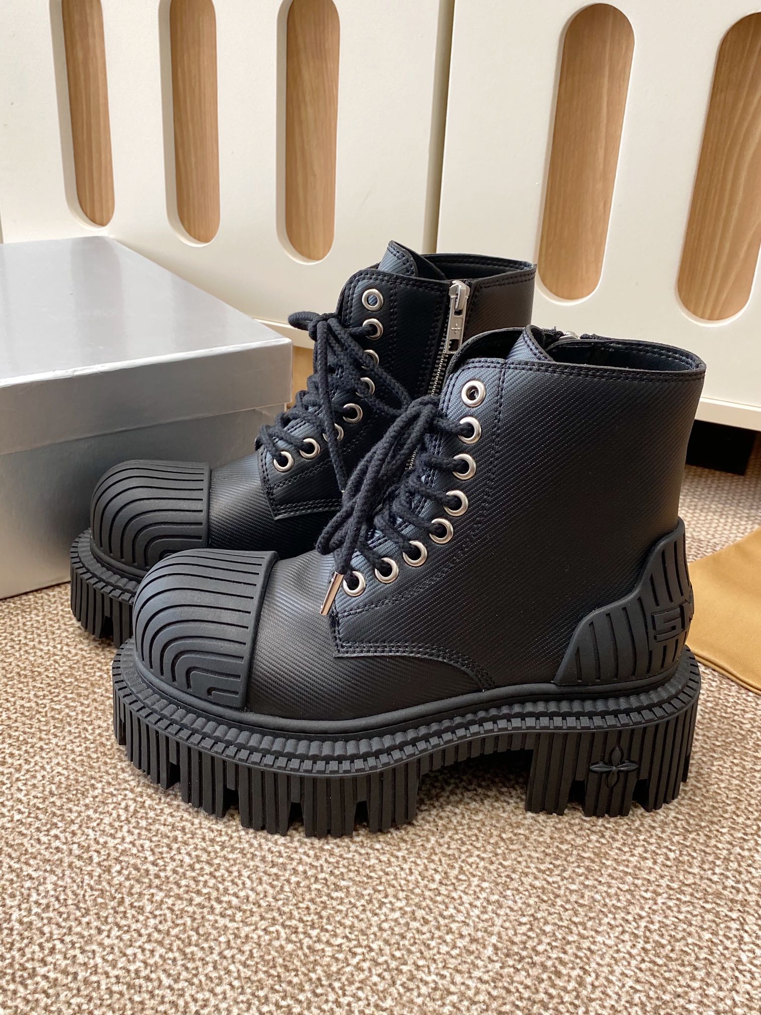 Title: Martin’s 672SMFK 25ss Boots: U.S. Government Approval, Northwest Treasures in Original Material, Size 35-40. - 图片 4