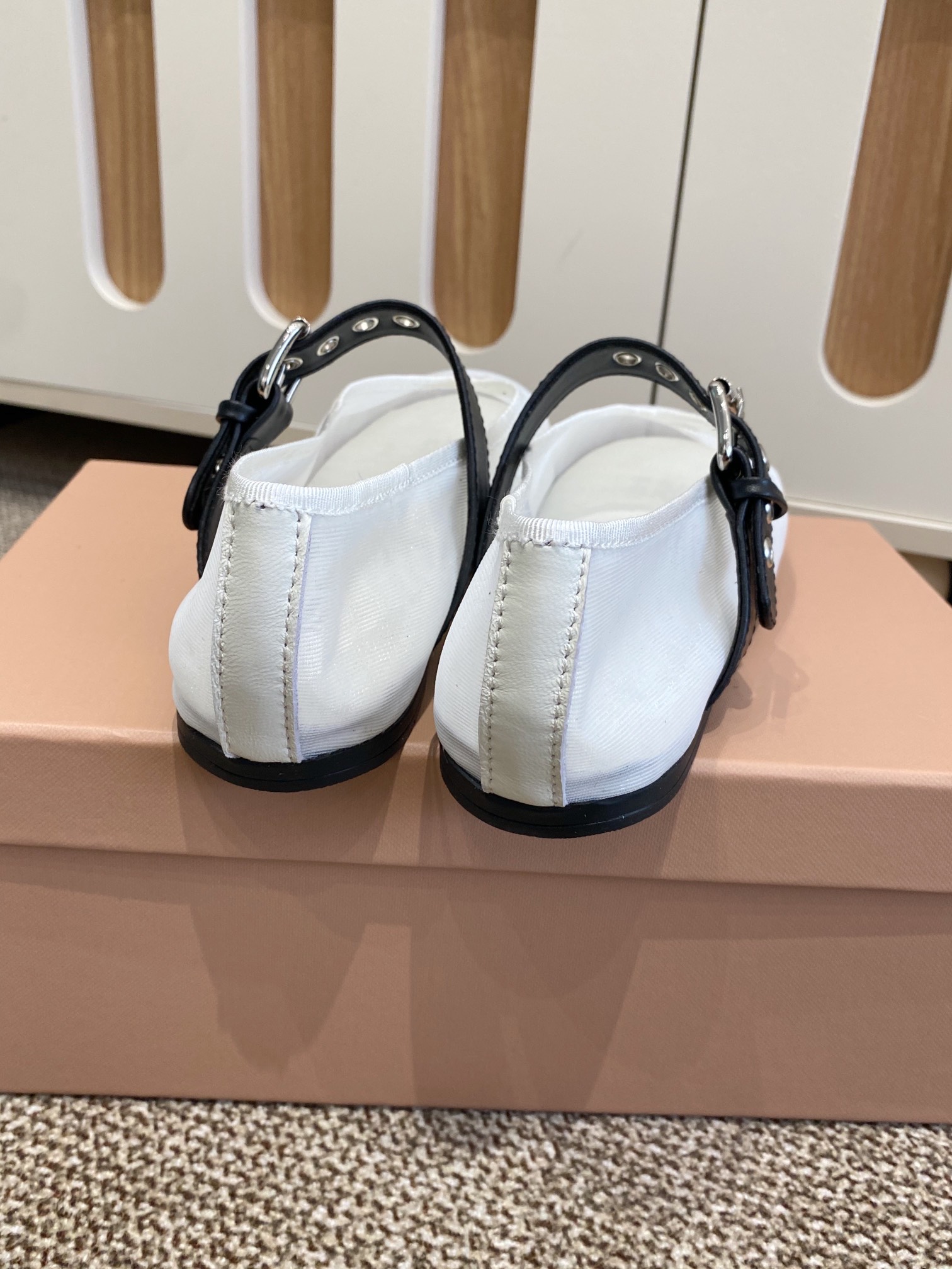 Title: MiuMi Holiday Series Mary Jane Shoes with Net Cover and Sheepskin, Size 35-40 Summary: New MiuMi Holiday series Mary Jane shoes feature net cover, sheepskin - 图片 8