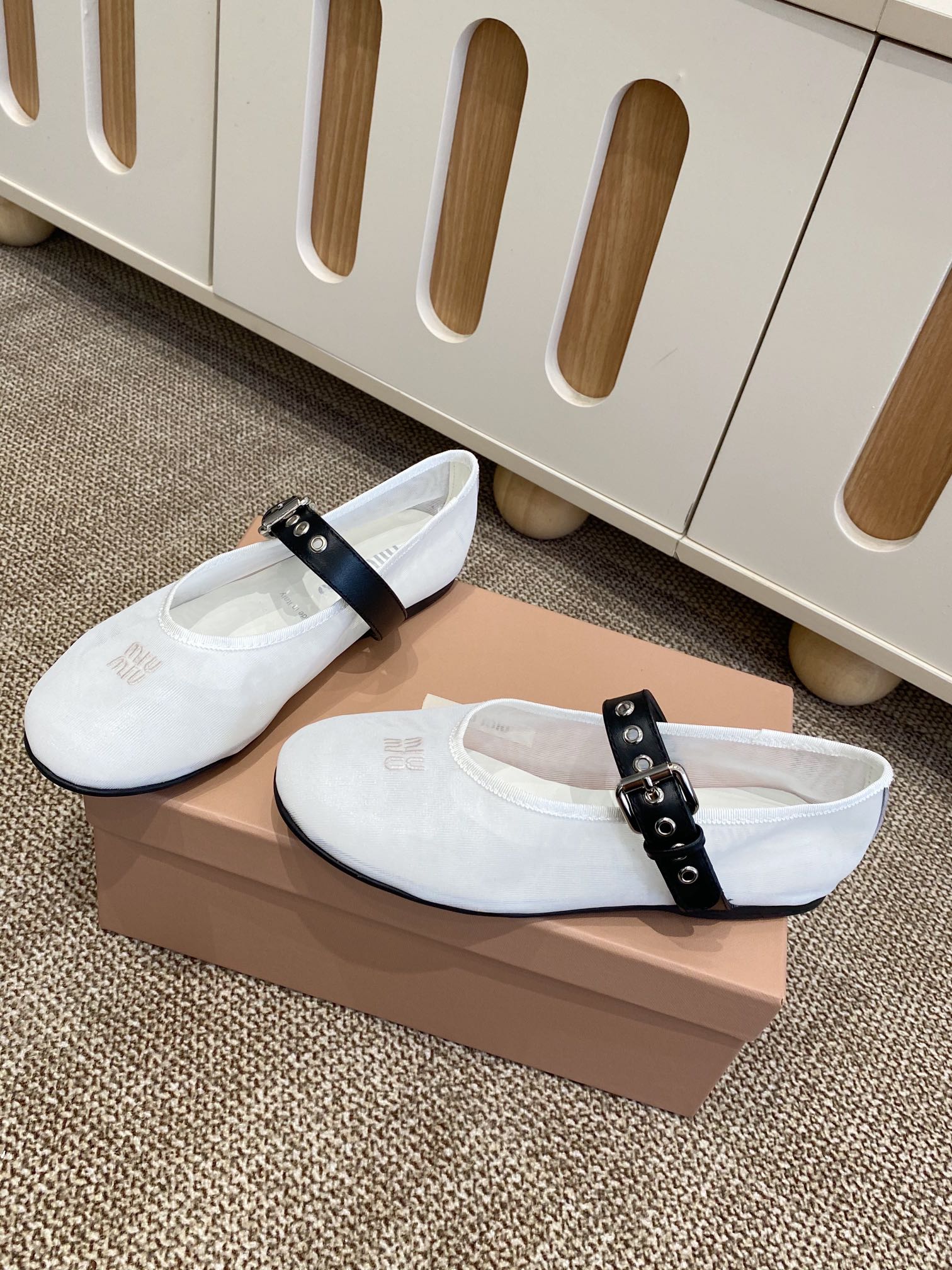 Title: MiuMi Holiday Series Mary Jane Shoes with Net Cover and Sheepskin, Size 35-40 Summary: New MiuMi Holiday series Mary Jane shoes feature net cover, sheepskin - 图片 3