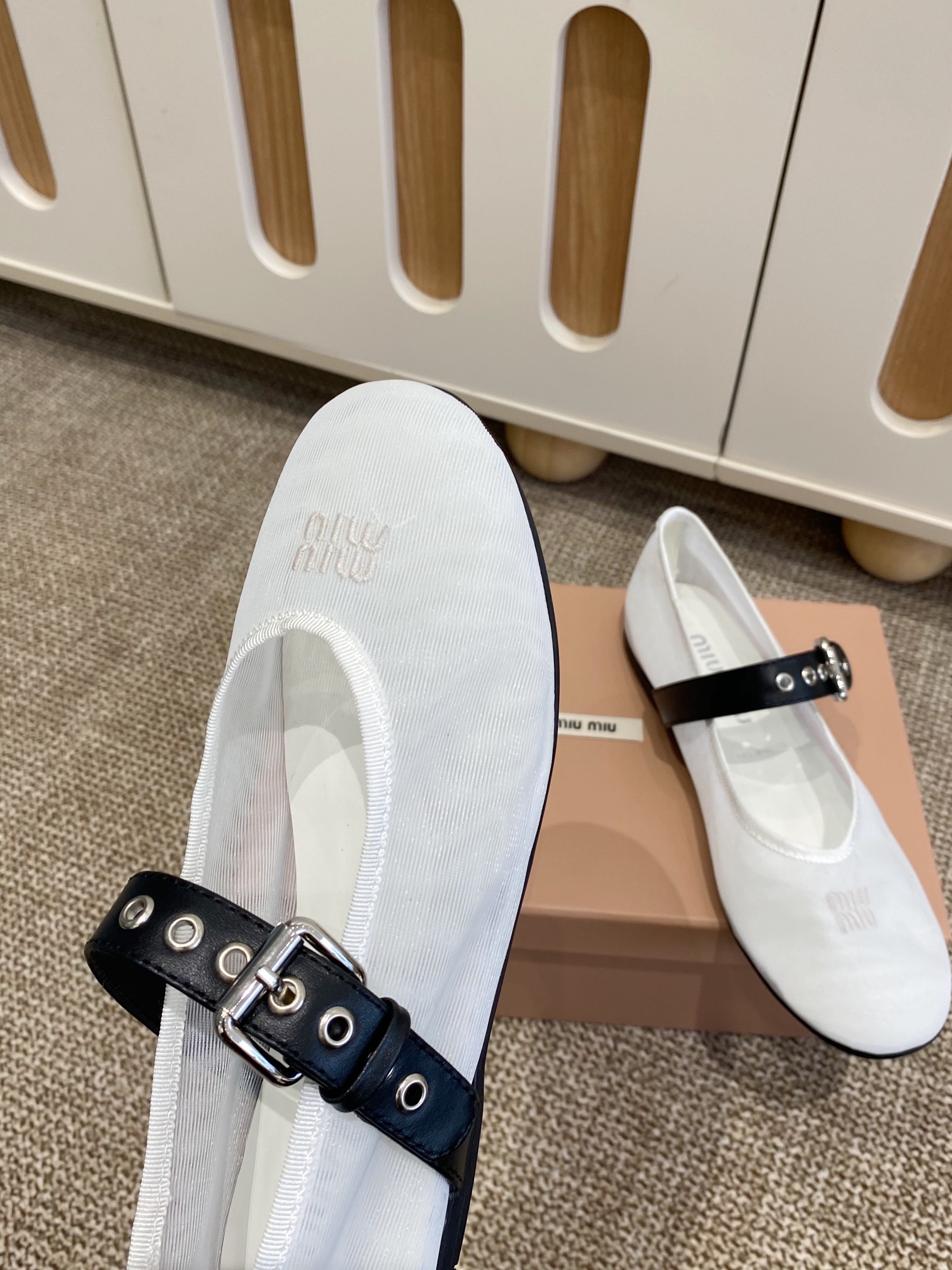 Title: MiuMi Holiday Series Mary Jane Shoes with Net Cover and Sheepskin, Size 35-40 Summary: New MiuMi Holiday series Mary Jane shoes feature net cover, sheepskin - 图片 7