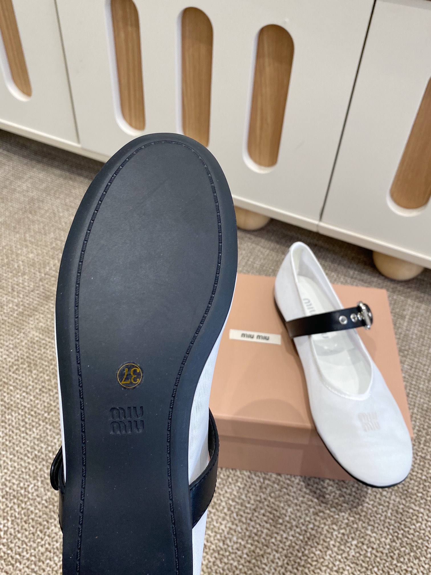 Title: MiuMi Holiday Series Mary Jane Shoes with Net Cover and Sheepskin, Size 35-40 Summary: New MiuMi Holiday series Mary Jane shoes feature net cover, sheepskin - 图片 9