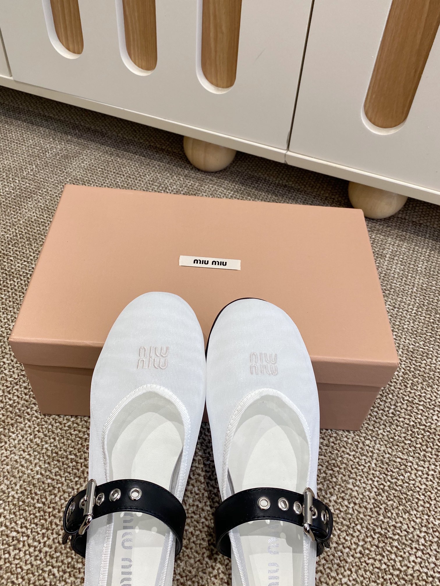 Title: MiuMi Holiday Series Mary Jane Shoes with Net Cover and Sheepskin, Size 35-40 Summary: New MiuMi Holiday series Mary Jane shoes feature net cover, sheepskin - 图片 5