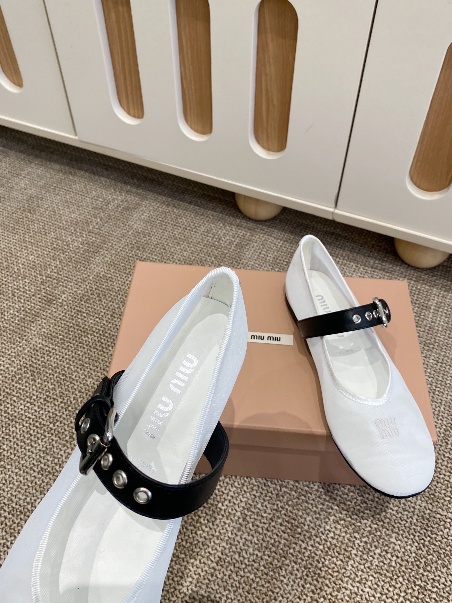 Title: MiuMi Holiday Series Mary Jane Shoes with Net Cover and Sheepskin, Size 35-40 Summary: New MiuMi Holiday series Mary Jane shoes feature net cover, sheepskin - 图片 6