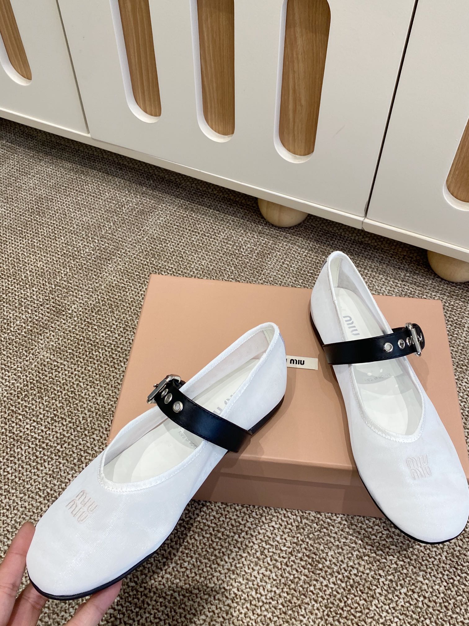 Title: MiuMi Holiday Series Mary Jane Shoes with Net Cover and Sheepskin, Size 35-40 Summary: New MiuMi Holiday series Mary Jane shoes feature net cover, sheepskin - 图片 2