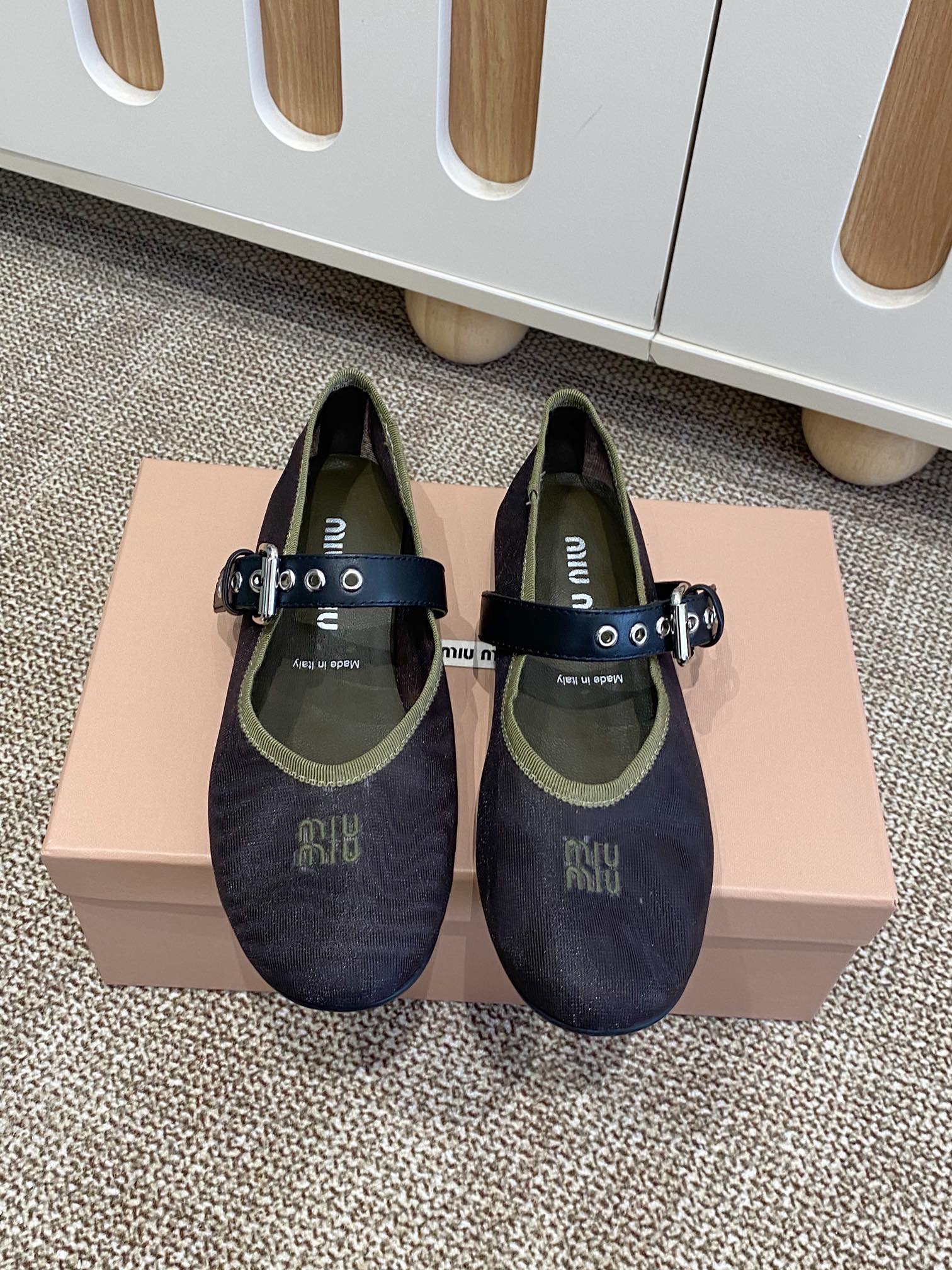 MiuMi Holiday Series Net-Covered Mary Jane Shoes with Sheep-Skin Insole – Size 35-40 - 图片 1