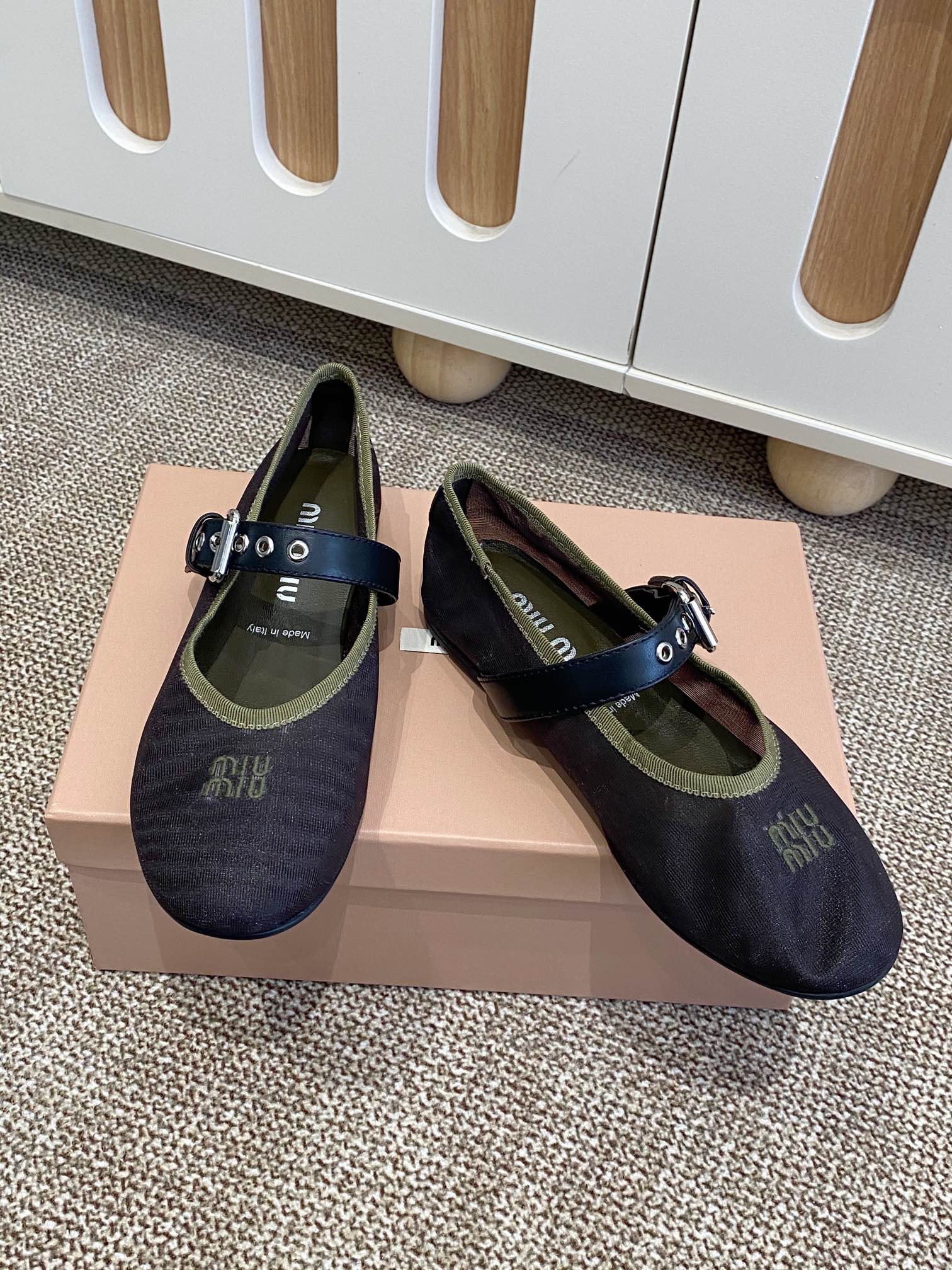 MiuMi Holiday Series Net-Covered Mary Jane Shoes with Sheep-Skin Insole – Size 35-40 - 图片 3