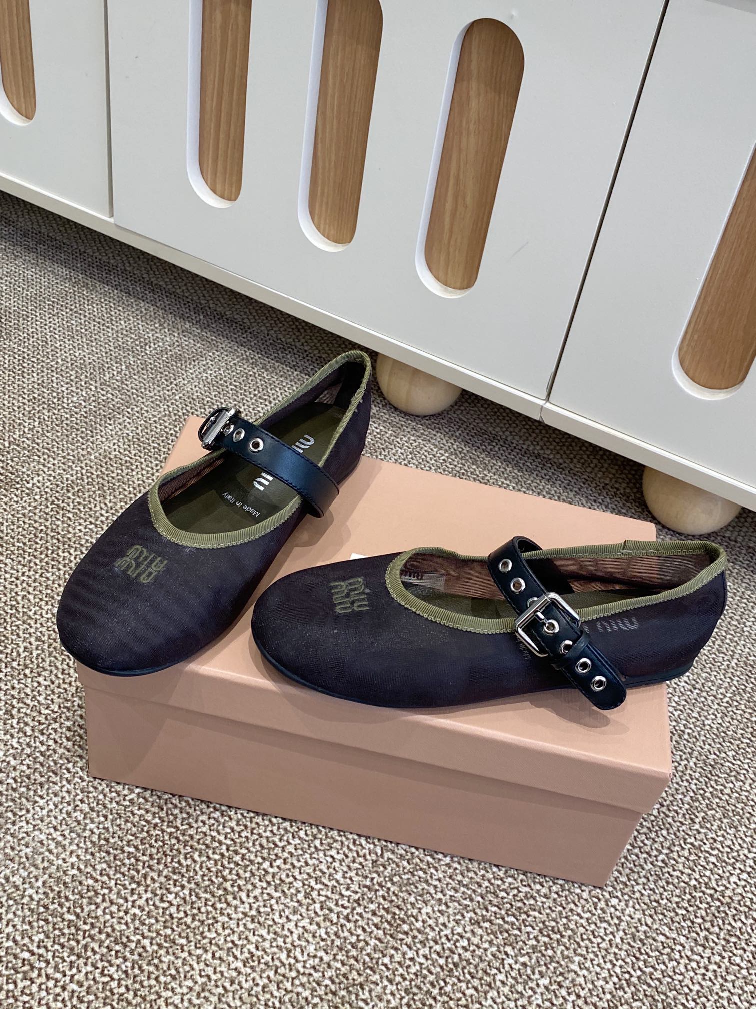 MiuMi Holiday Series Net-Covered Mary Jane Shoes with Sheep-Skin Insole – Size 35-40 - 图片 7