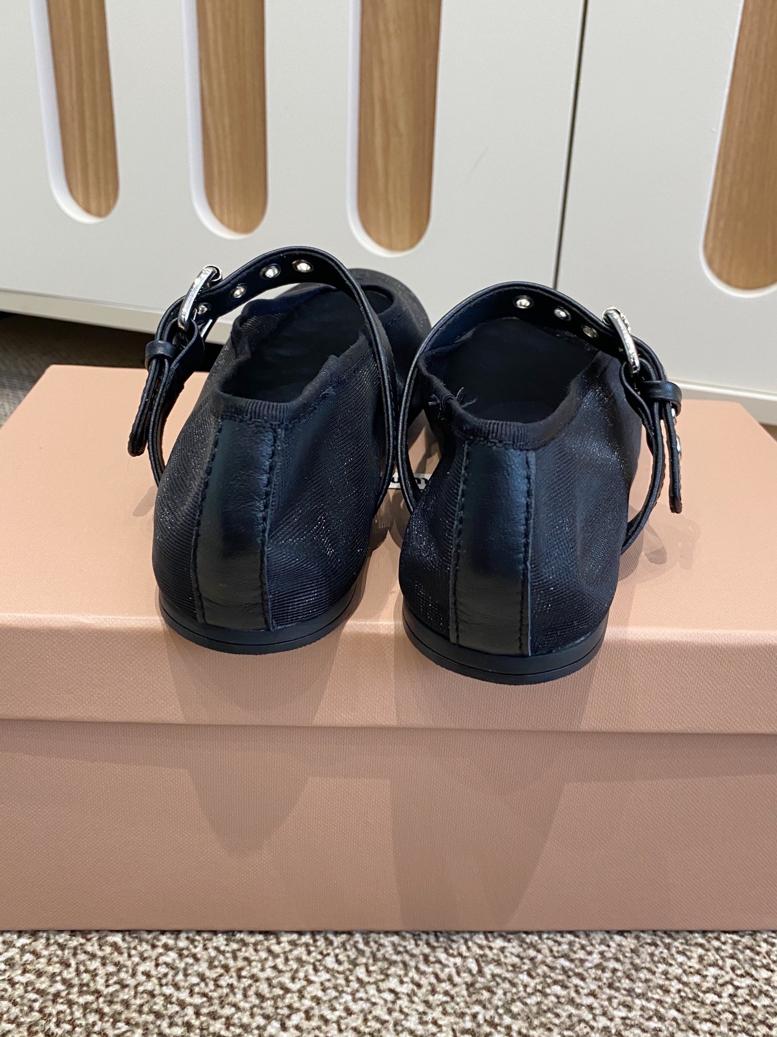 Title: MiuMi Holiday Series Net-Covered Mary Jane Shoes with Sheepskin and Rubber Sole, Size 35-40 - 图片 8