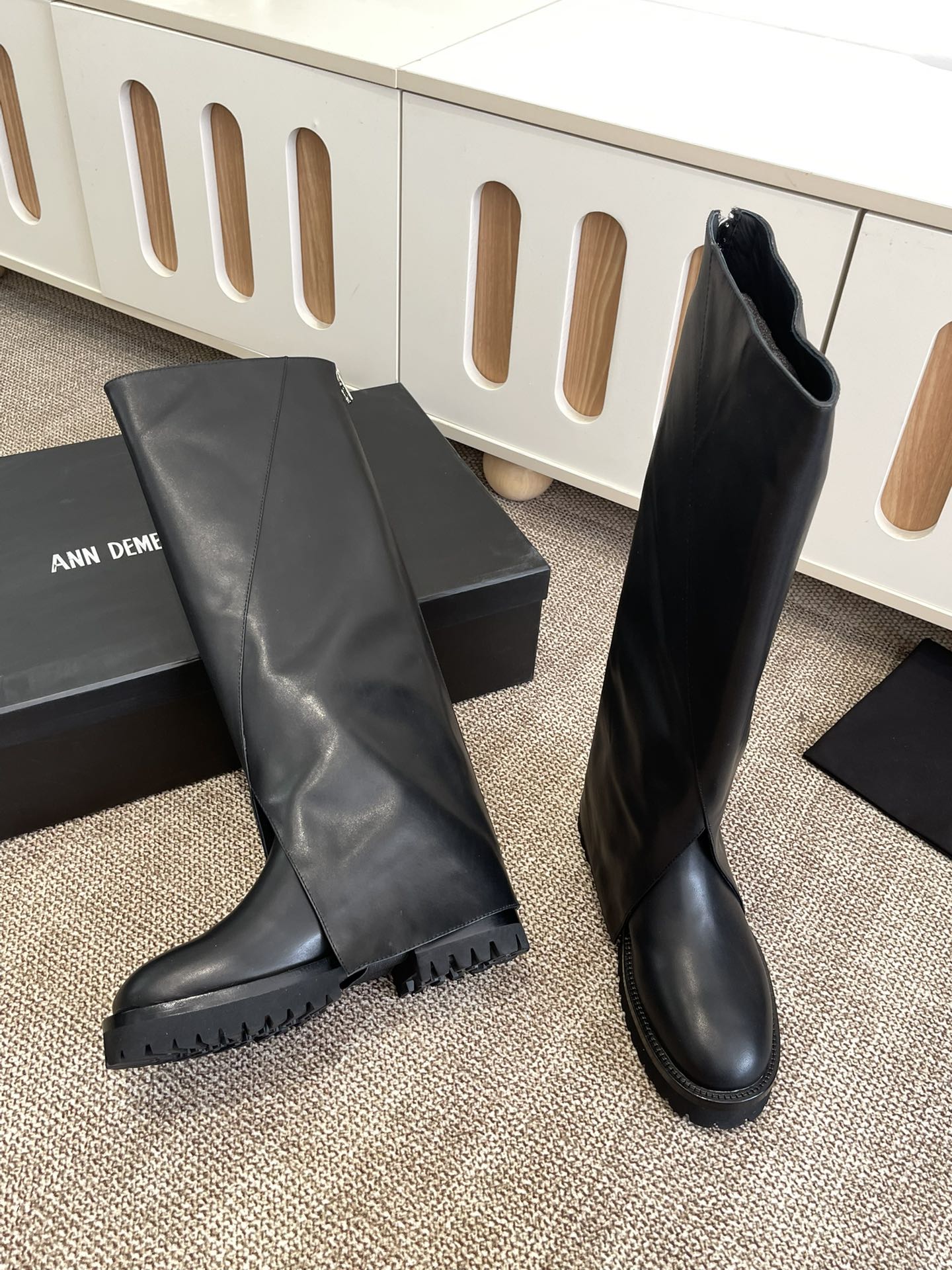 Title: Ann Demeulemeester Magic Knight Boots Description Summary: Upgrade to unique Ann Dem knight boots with calf pellets, dark wax style, ZP soles, and modern elements. - 图片 3