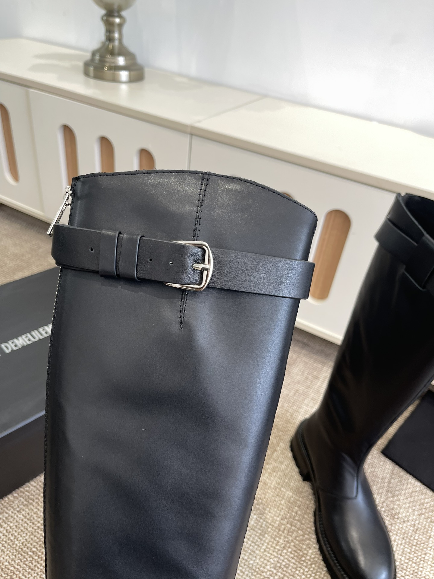 Title: Ann Demeulemeester Jay Boots Knight Boots Review Summary: Ann Dem’s top-level boots feature unique design, quality materials, and modern elements for a fashionable look. - 图片 6