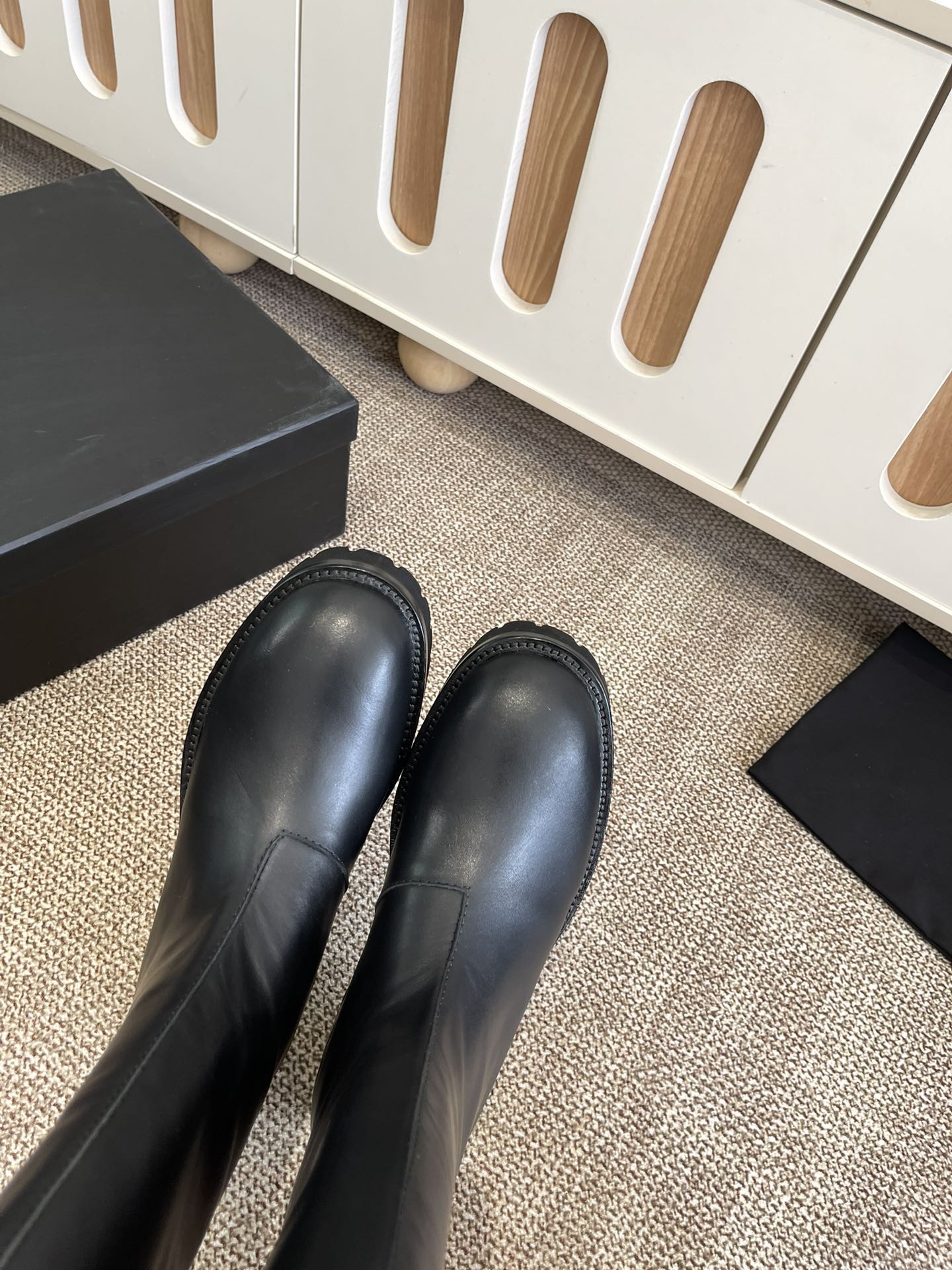Title: Ann Demeulemeester Jay Boots Knight Boots Review Summary: Ann Dem’s top-level boots feature unique design, quality materials, and modern elements for a fashionable look. - 图片 7