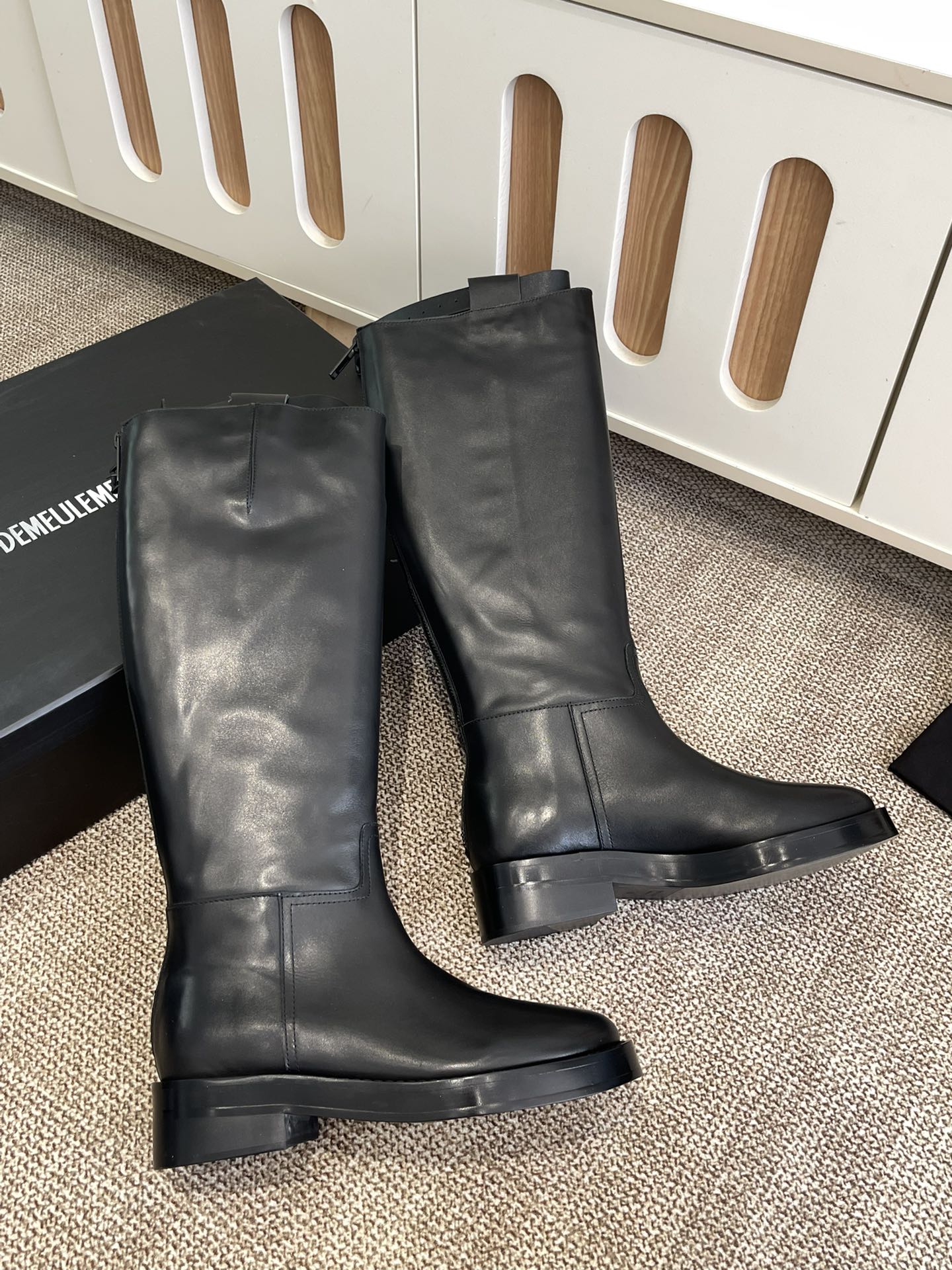 “Ann Demeulemeester Knight of the Net Boots: Brand New Upgrade with Unique Charm and High-Quality Materials” - 图片 4