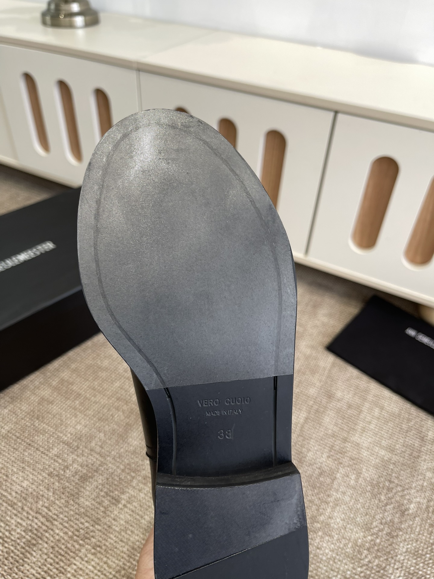 “Ann Demeulemeester Knight of the Net Boots: Brand New Upgrade with Unique Charm and High-Quality Materials” - 图片 6