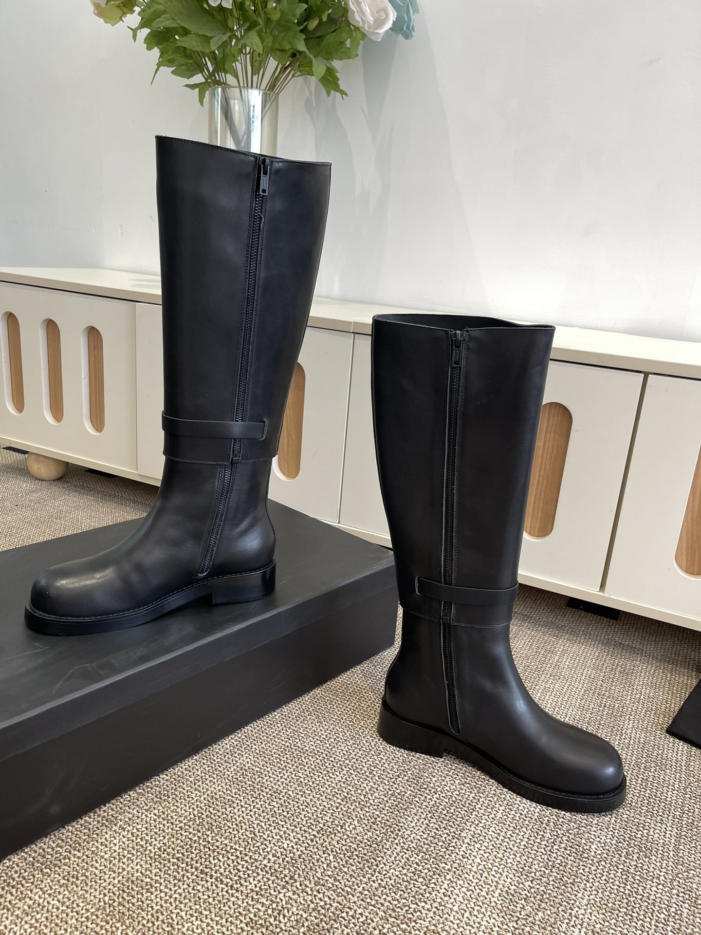 “Ann Demeulemeester Jay Boots: Unique Design and High-Quality Materials for Style and Comfort” - 图片 6