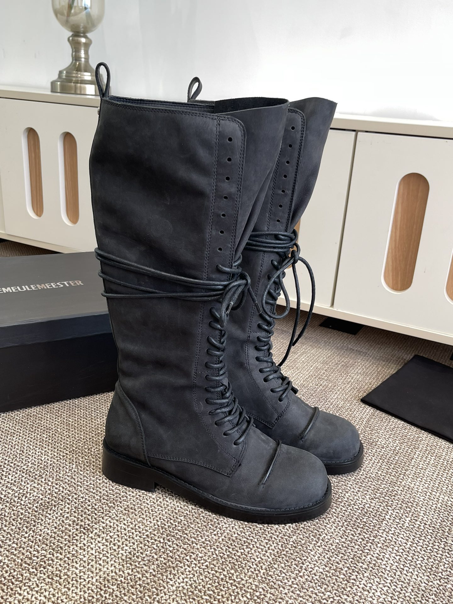“Ann Demeulemeester 25SS Black High-Comfort Boots: Power and Tenderness in Modern Women’s Fashion”