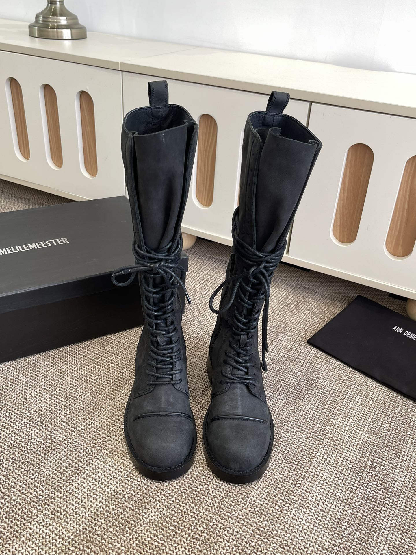 “Ann Demeulemeester 25SS Black High-Comfort Boots: Power and Tenderness in Modern Women’s Fashion” - 图片 2