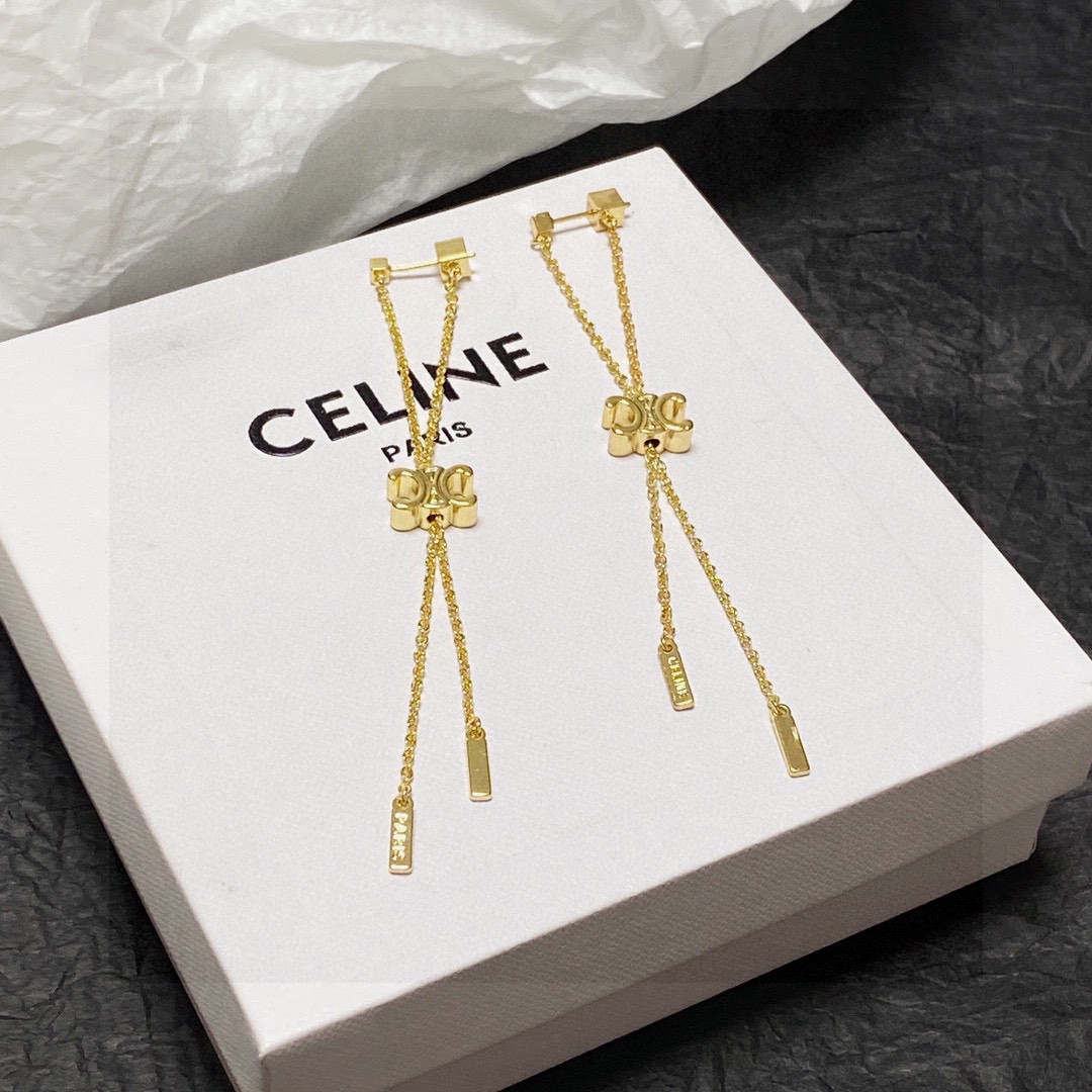 Celine赛琳中古流苏耳钉赛琳已经自成一股流行元素持续为女性诠释优雅创造时尚Celine家的饰品风格绝