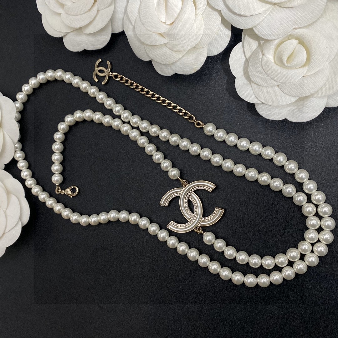 抢手好货快Chanel小香专柜明星同款最新款珍珠字母串链毛衣链项链非常不错的款式推荐香奈儿款式这款搭配字