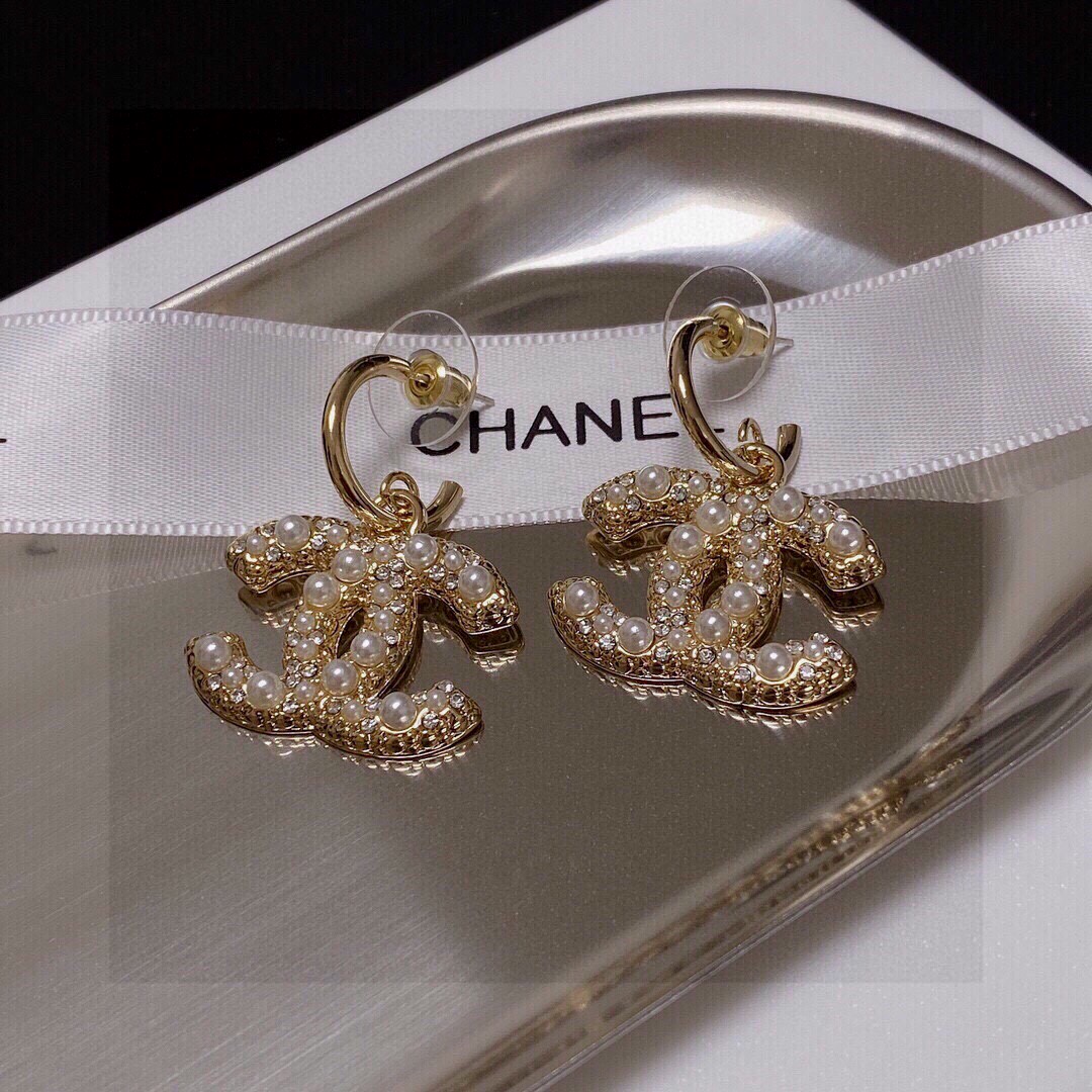 新款小香耳钉Chanel专柜最新款耳钉采用专柜黄铜材质好仙好美推荐很适合夏天搭配Z+大洋代购级别CHAN