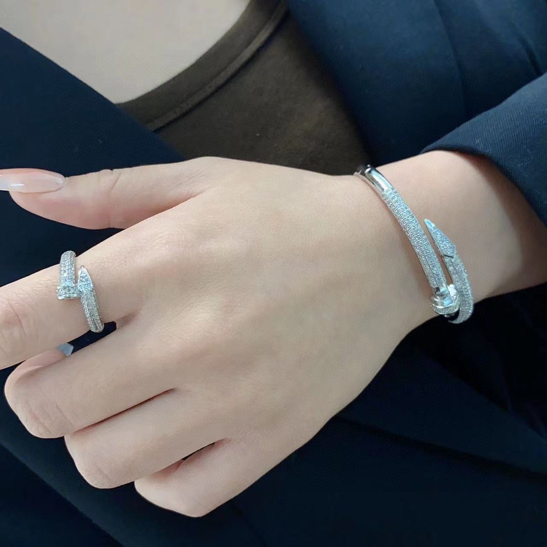 Cartier Joyas Pulsera Réplica de AAA alta calidad
 Incrustados con diamantes