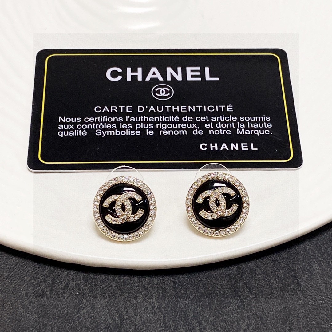 Chanel香奈儿双C耳钉这款随意搭配都是非常好看百搭时尚单品日常款很修饰脸型很上档次的很优雅气质香香的