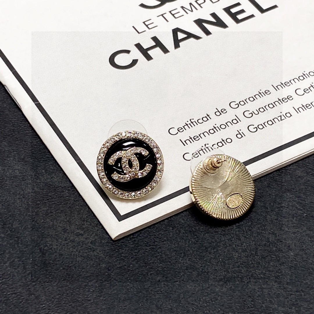 Chanel香奈儿双C耳钉这款随意搭配都是非常好看百搭时尚单品日常款很修饰脸型很上档次的很优雅气质香香的