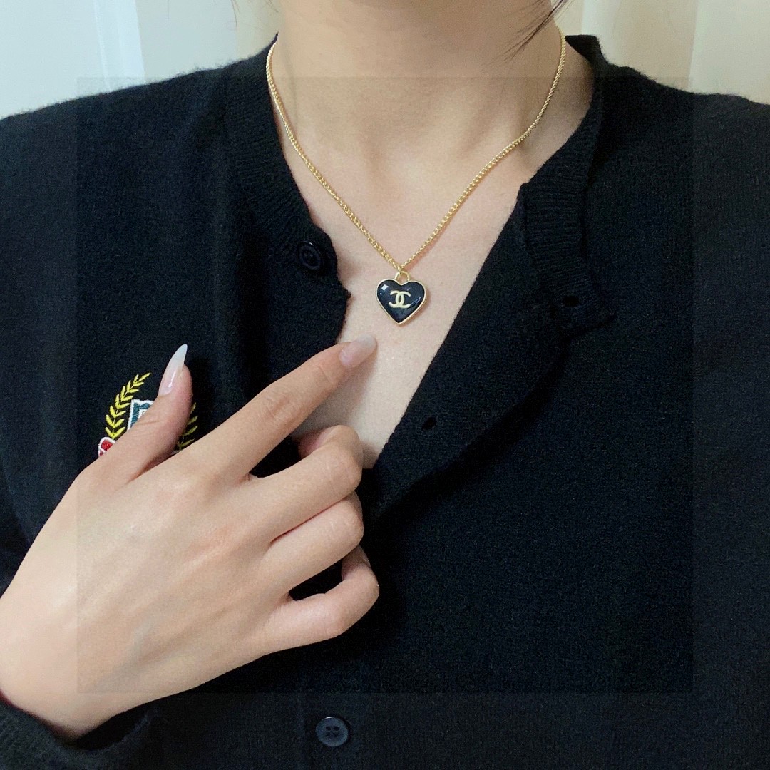 Chanel Jewelry Necklaces & Pendants Black Fashion