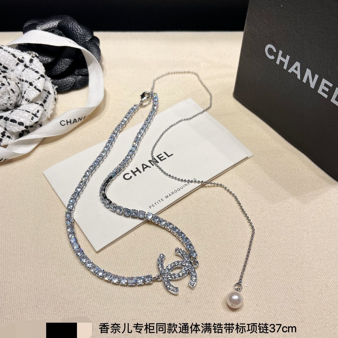 Chanel香奈儿中古字母项链小香家的款式真心无需多介绍每一款都超好看精致大方非常显气质