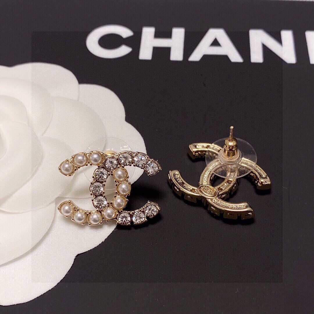 CHANEL Pearl and Crystal Stud Earrings - Comprehensive 3